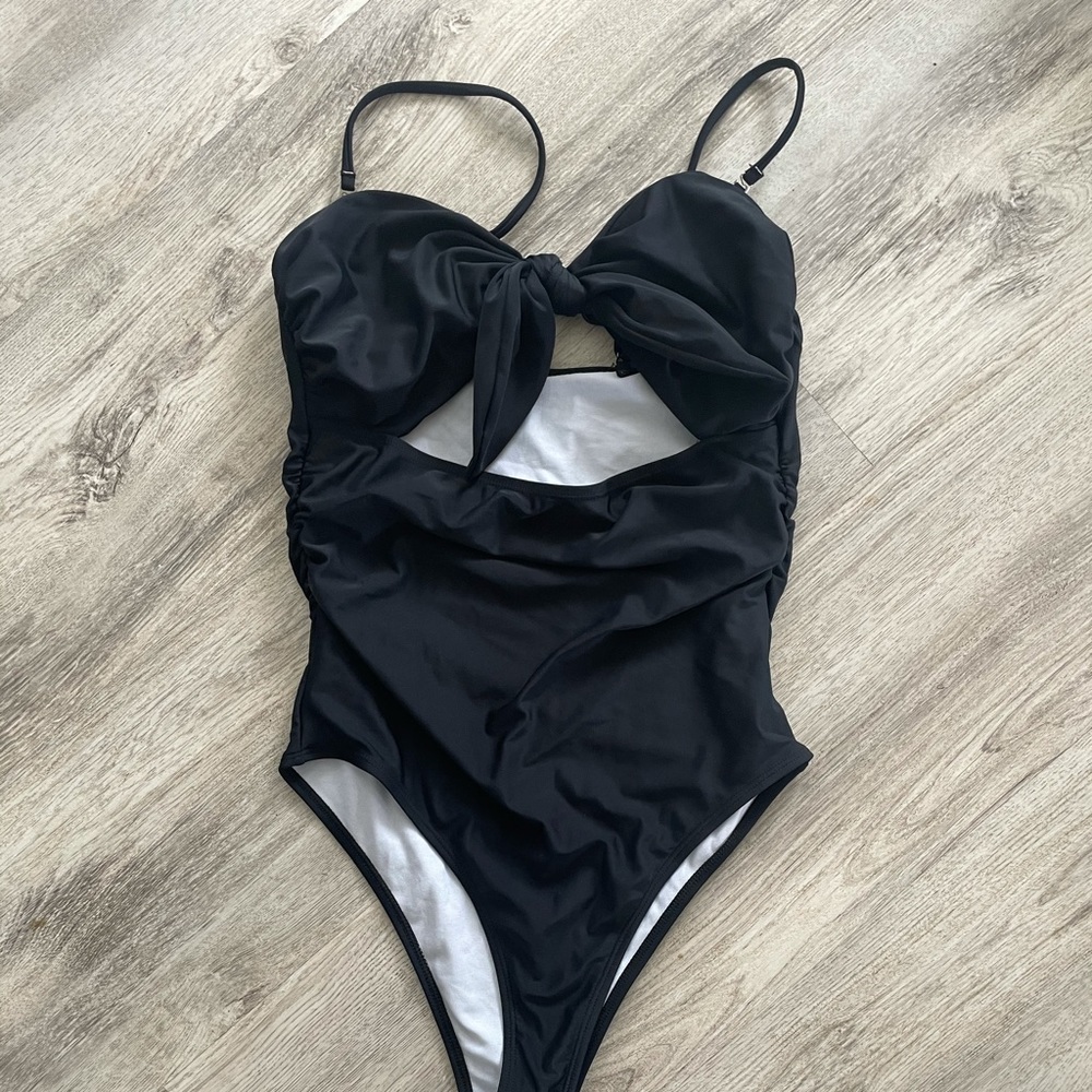 Black one piece swimsuit 🏝